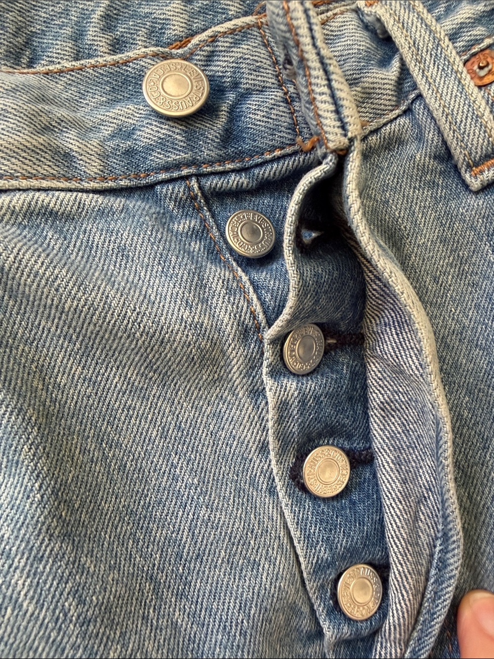 RARE Levi’s 501 Medium Blue Button Fly Frayed Hem Denim Shorts - Red Tab, Big E - Picture 4 of 6